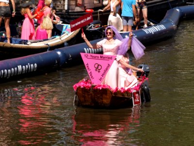 Amsterdam Gay Pride 2013 boat no32 12,5 yaer married pic2