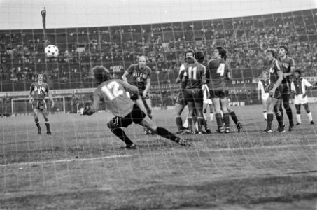 Amsterdam 703 voetbaltoernooi Ajax tegen Anderlecht Van Dord scoort 1-1, Bestanddeelnr 929-8641