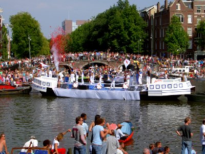 Amsterdam Gay Pride 2004, Canal parade -010