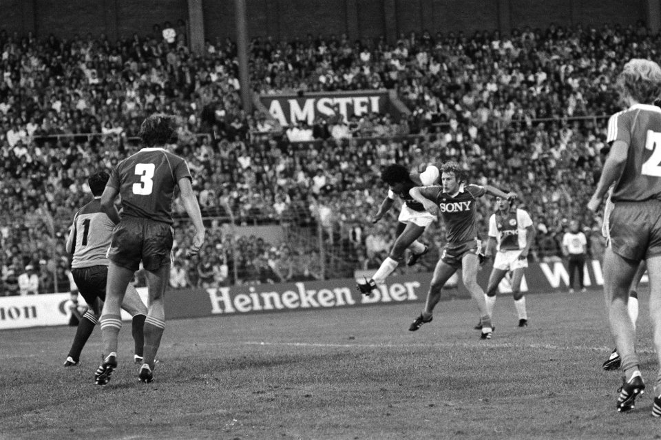 Amsterdam 707 toernooi Ajax tegen AZ 67 spelmomenten, Bestanddeelnr 932-2793