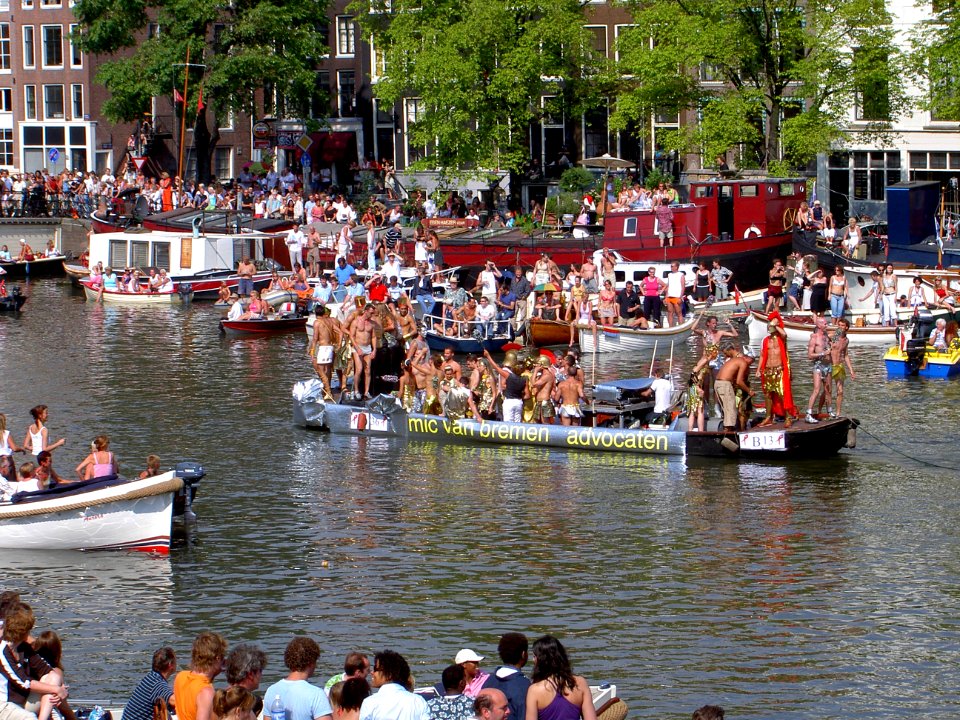 Amsterdam Gay Pride 2004, Canal parade -001