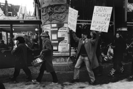 Amsterdam, studenten demonstreren tegen verlaring studiebijlagen, Bestanddeelnr 932-8441 photo