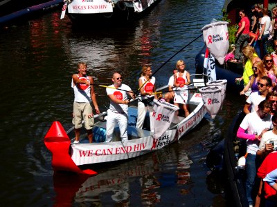 Amsterdam Gay Pride 2013 boat no28 Aids Fonds pic6