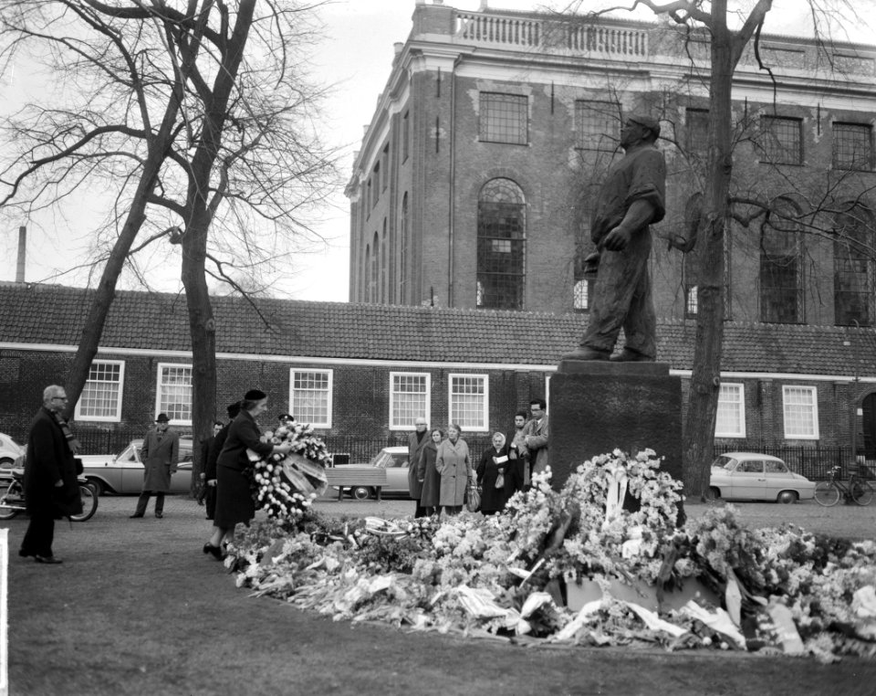 Amsterdam. De Minister van Buitenlandse Zaken van Israel, mevrouw Golda Meir, le, Bestanddeelnr 916-1024