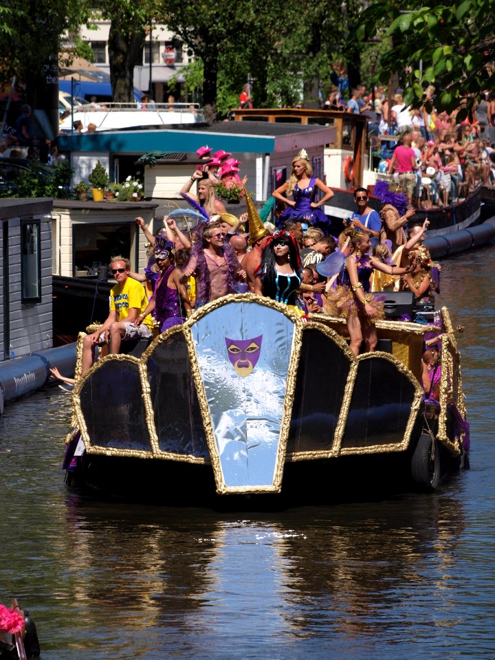 Amsterdam Gay Pride 2013 boat no37 Hot Spot Cafe pic2