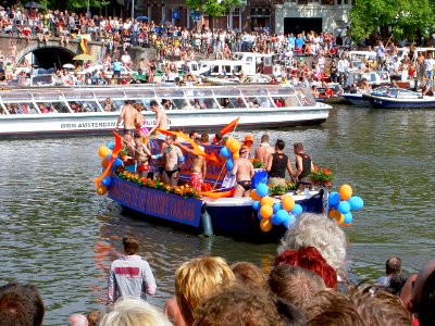 Amsterdam Gay Pride 2004, Canal parade -003 photo