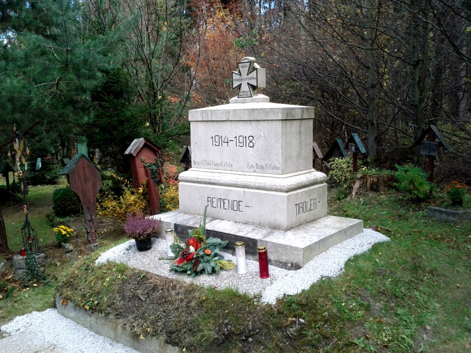 Amras-Tummelplatz-Denkmal-Reitende-Kaiserschuetzen