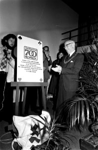 Amsterdam 700 jaar burgemeester Samkalden opent klaverjaskampioenschap in Gerha, Bestanddeelnr 927-6701