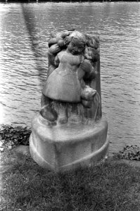 Amsterdam beelden van Hildo Krop bij brug Muzenplein, Bestanddeelnr 928-1995