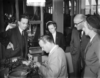 Amsterdam bezoek Australische Ambassadeur Alfr. F. Stirling o.a. Asser Gesink Ci, Bestanddeelnr 905-6884