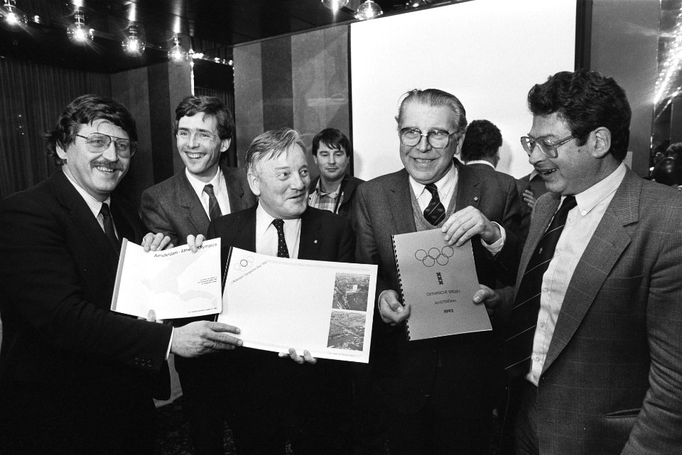 Amsterdam en Rotterdam kandidaat Olympische Spelen 1992 bij Ned. Olympisch Comit, Bestanddeelnr 932-8877