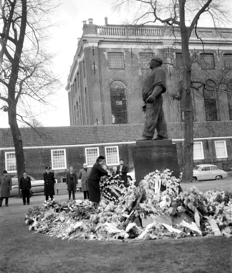 Amsterdam. De Minister van Buitenlandse Zaken van Israel, mevrouw Golda Meir, ti, Bestanddeelnr 916-1022