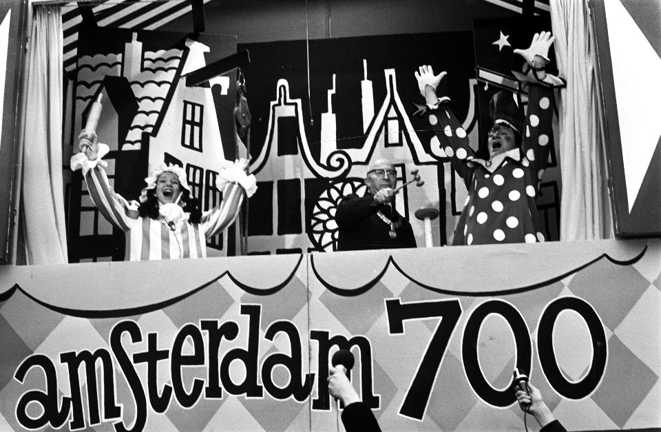 Amsterdam 700 jaar openingsmanifestatie op de Dam Samkalden verricht opening i, Bestanddeelnr 927-6691