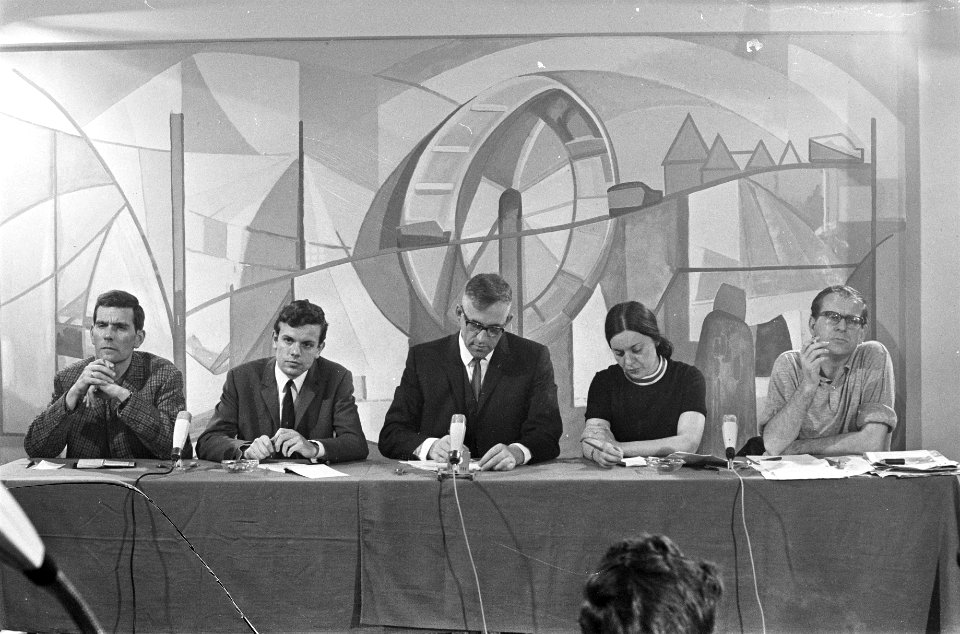 Amsterdam. Hearing op 28 januari 1969 in het Ignatiuscollege over het uittreden , Bestanddeelnr 922-0466
