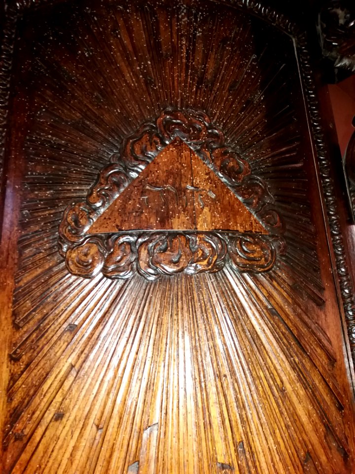 Amplepuis - Église Saint Pothin - Chaire - Triangle de la Sainte Trinité