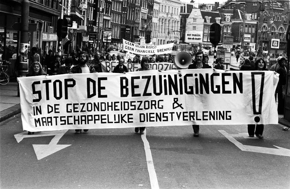 Amsterdam demonstratie van mensen uit de gezondheidszorg tegen bezuinigingsmaat, Bestanddeelnr 929-9675
