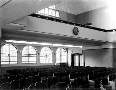 Amsterdam, Lutherkapel aan de Gerrit van der Veenstraat. Interieur met raamparti, Bestanddeelnr 252-0312