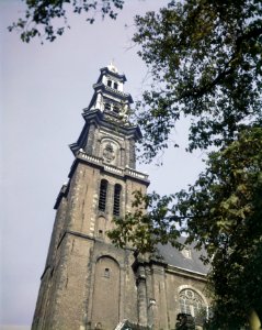Amsterdam. Westertoren gezien vanaf de Westermarkt, Bestanddeelnr 254-7504