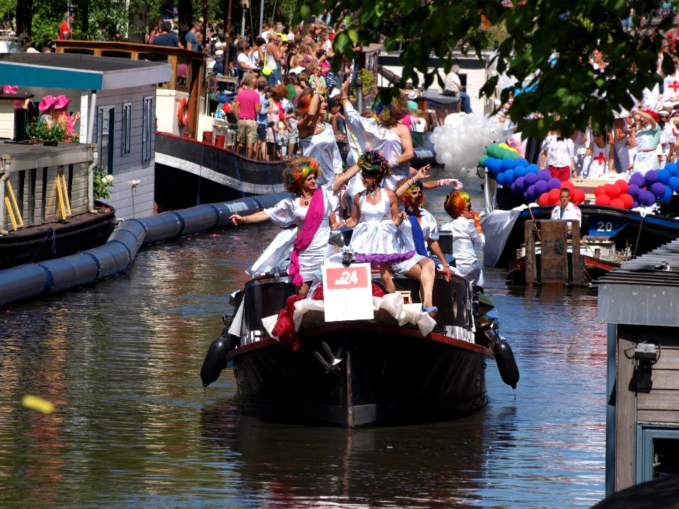 Amsterdam Gay Pride 2013 boat no24 Diamond Divas pic1