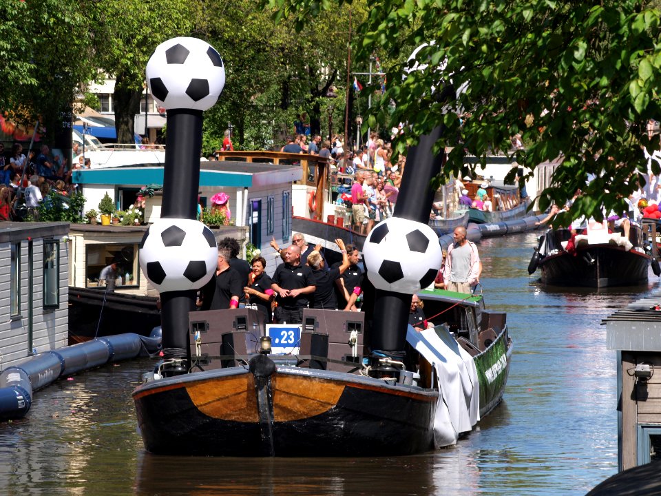 Amsterdam Gay Pride 2013 boat no23 KNVB pic1