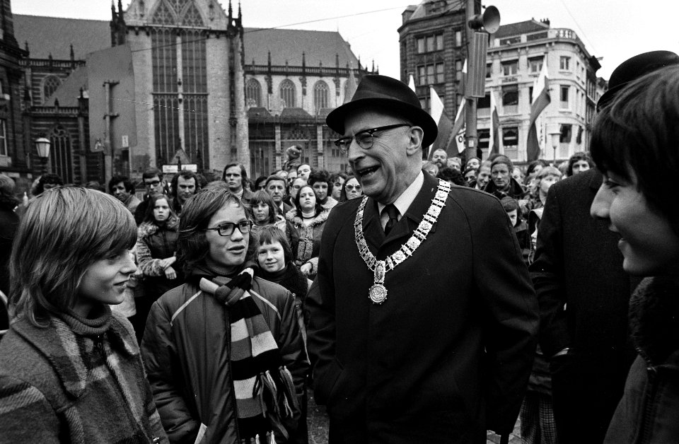 Amsterdam 700 jaar openingsmanifestatie op de Dam Samkalden verricht opening i, Bestanddeelnr 927-6693