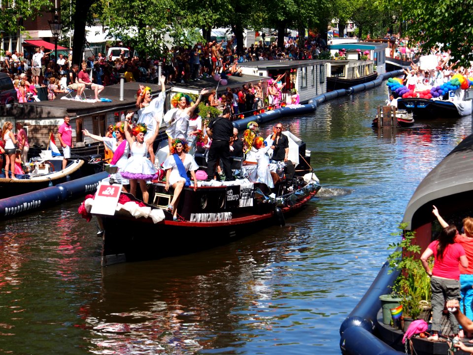 Amsterdam Gay Pride 2013 boat no24 Diamond Divas pic3