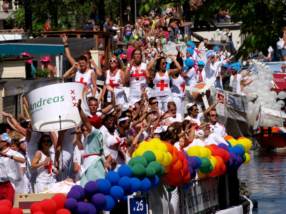 Amsterdam Gay Pride 2013 boat no25 Andreas ziekenhuis OLVG ziekenhuis zorgverzekeraars pic2