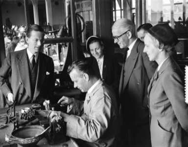 Amsterdam bezoek Australische Ambassadeur Alfr. F. Stirling o.a. Asser Gesink Ci, Bestanddeelnr 905-6883