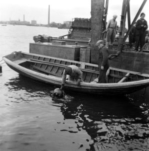 Amsterdam, fotos betreffende de herstellingswerken in de haven, Bestanddeelnr 900-9130