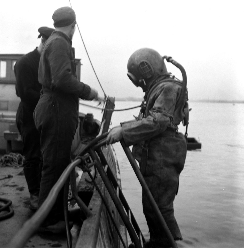 Amsterdam, fotos betreffende de herstellingswerken in de haven, Bestanddeelnr 900-9135
