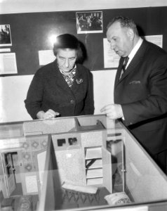 Amsterdam. Minister van Buitenlandse Zaken van Israel mevrouw Golda Meir bezocht, Bestanddeelnr 916-1028