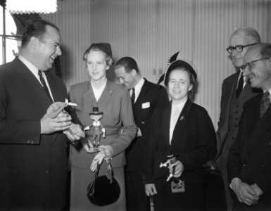 Amsterdam bezoek Australische Ambassadeur Alfr. F. Stirling o.a. Asser Gesink Ci, Bestanddeelnr 905-6874