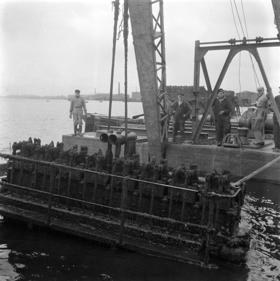 Amsterdam, fotos betreffende de herstellingswerken in de haven, Bestanddeelnr 900-9125