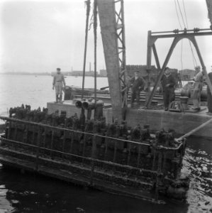 Amsterdam, fotos betreffende de herstellingswerken in de haven, Bestanddeelnr 900-9125