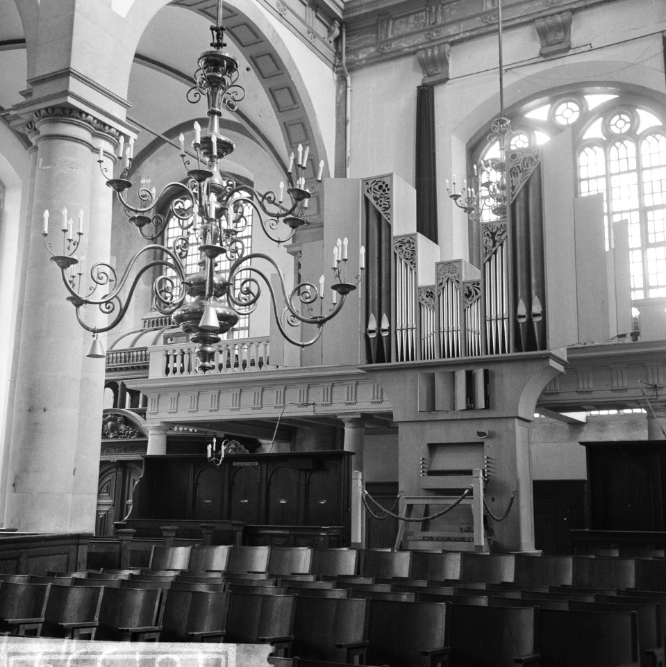 Amsterdam. Interieur van de Westerkerk met gaanderij en het kleine orgel, Bestanddeelnr 918-1339