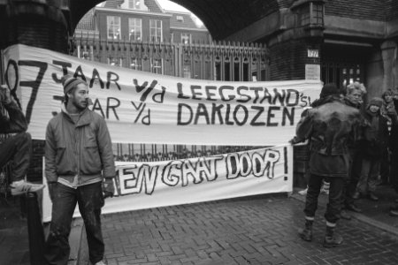 Amsterdam, spandoeken bij stadhuis in het kader van het Jaar van de Daklozen , Bestanddeelnr 933-8550