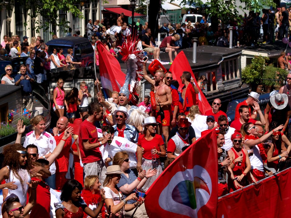 Amsterdam Gay Pride 2013 boat no17 Vodafone pic6
