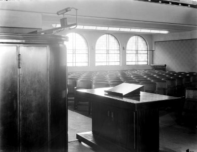 Amsterdam, Lutherkapel aan de Gerrit van der Veenstraat. Interieur met preekstoe, Bestanddeelnr 252-0314