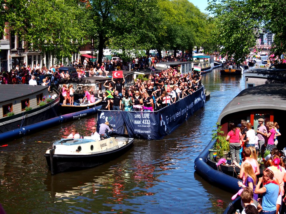 Amsterdam Gay Pride 2013 boat no21 COCNederland pridefonds pic5