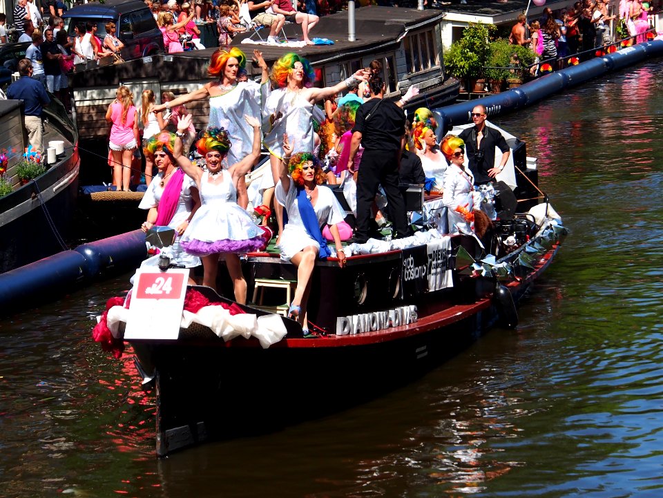 Amsterdam Gay Pride 2013 boat no24 Diamond Divas pic4