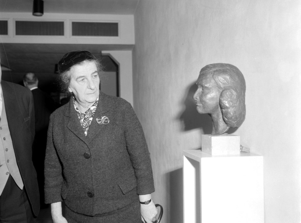 Amsterdam. Minister van Buitenlandse Zaken van Israel mevrouw Golda Meir bezocht, Bestanddeelnr 916-1027