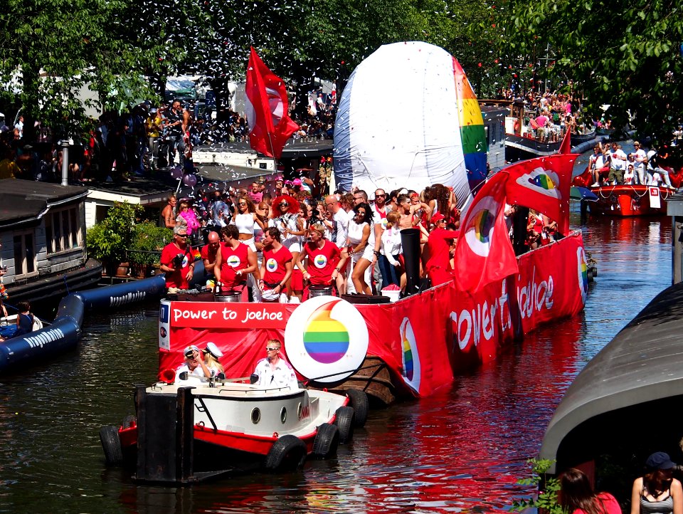 Amsterdam Gay Pride 2013 boat no17 Vodafone pic2