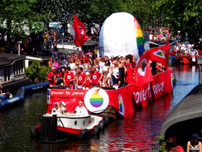 Amsterdam Gay Pride 2013 boat no17 Vodafone pic2