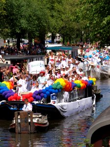 Amsterdam Gay Pride 2013 boat no25 Andreas ziekenhuis OLVG ziekenhuis zorgverzekeraars pic3