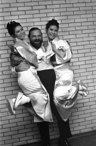 Amerikaanse trompetist Al Hirt met het Japanse zangduo The Peanuts, Bestanddeelnr 919-6264