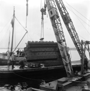 Amsterdam, fotos betreffende de herstellingswerken in de haven, Bestanddeelnr 900-9133