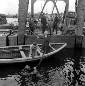 Amsterdam, fotos betreffende de herstellingswerken in de haven, Bestanddeelnr 900-9128