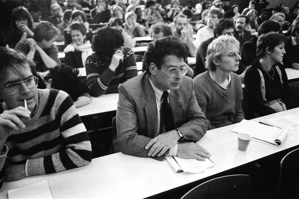 Amsterdam, Prinsenhof conferentie over discriminatie en racisme burgemeester Va, Bestanddeelnr 932-8456