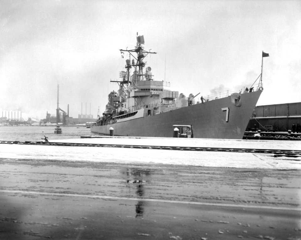 Amerikaanse torpedobootjager Luce brengt bezoek aan Amsterdam, Bestanddeelnr 913-6374