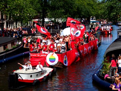 Amsterdam Gay Pride 2013 boat no17 Vodafone pic5